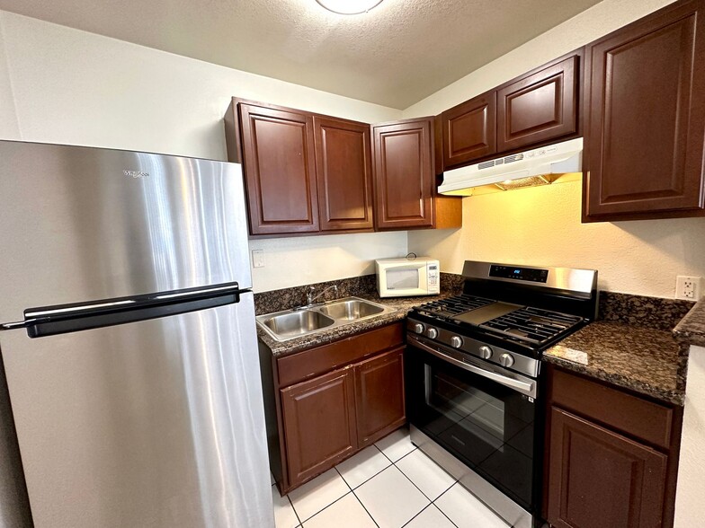 Building Photo - 12301-12307 Pacific Ave