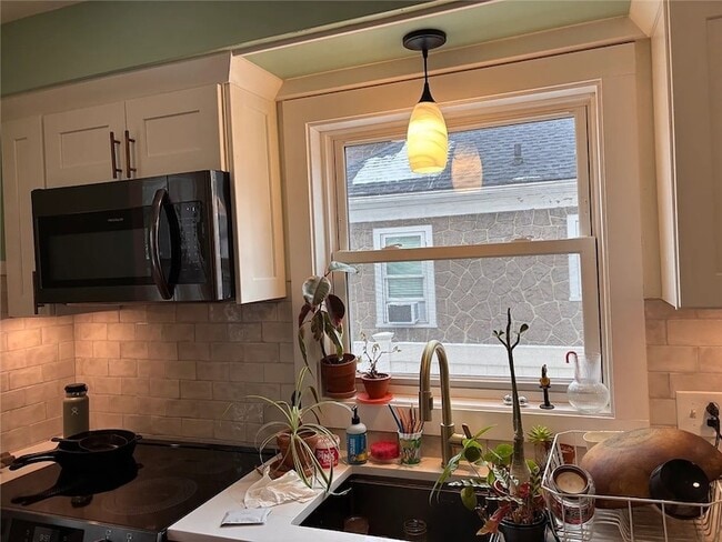 Building Photo - 182 Calla St