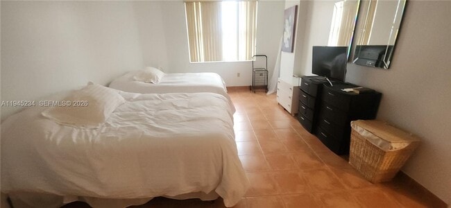 Building Photo - 1985 S Ocean Dr