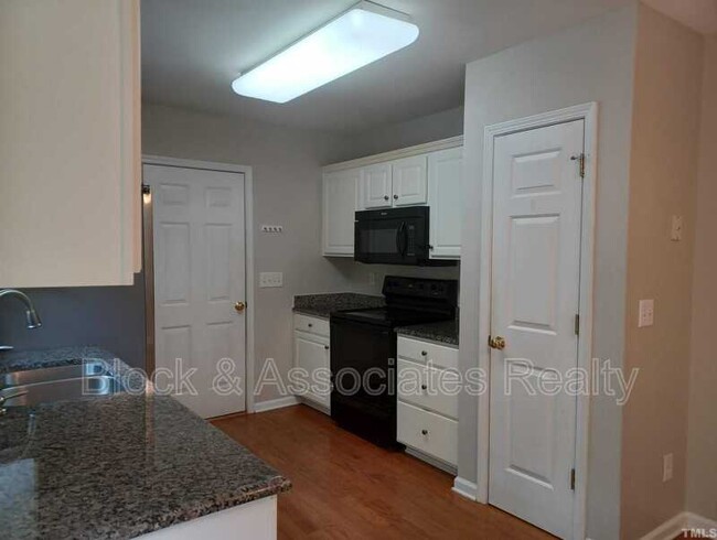 Building Photo - 240 Beaver Ridge Dr