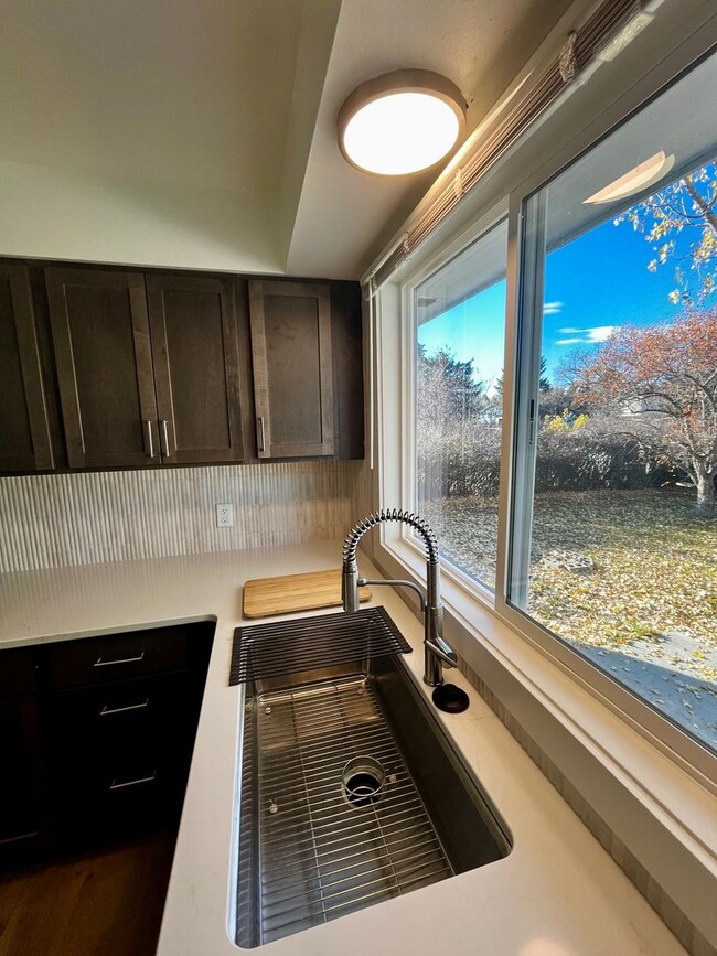 Building Photo - Fully Renovated 4-Bedroom Home, Plus an Office & Two Living/Family Rooms in Prime Bozeman Location