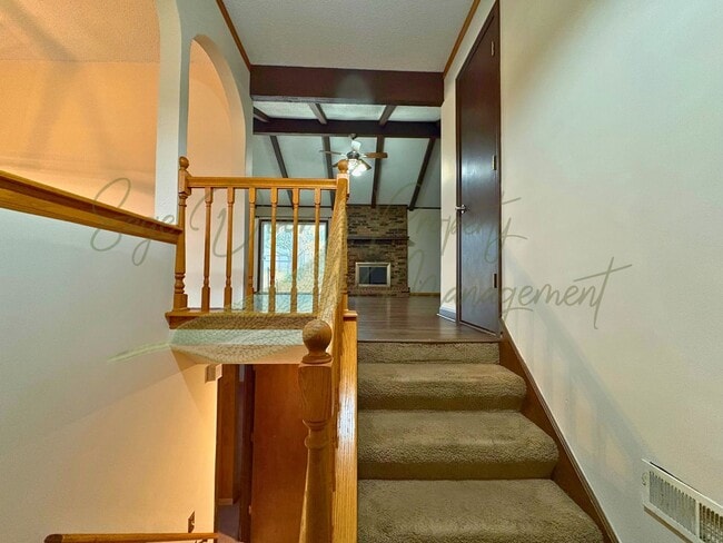 Building Photo - Stylish Blue Springs Home With Fresh Updates & Great Natural Light