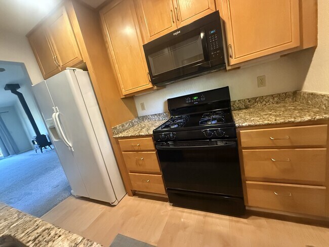 Building Photo - 488 Dogwood Dr
