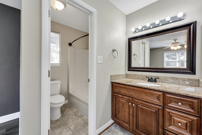 Building Photo - 1400 Riverside Dr