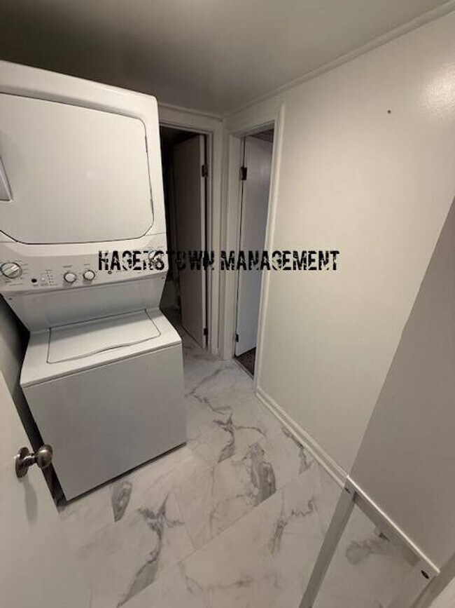 Building Photo - JUST REDUCED - MUST SEE - Single Level Living