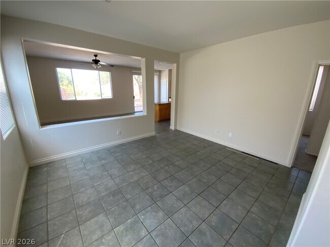 Building Photo - 2392 Predera Ave
