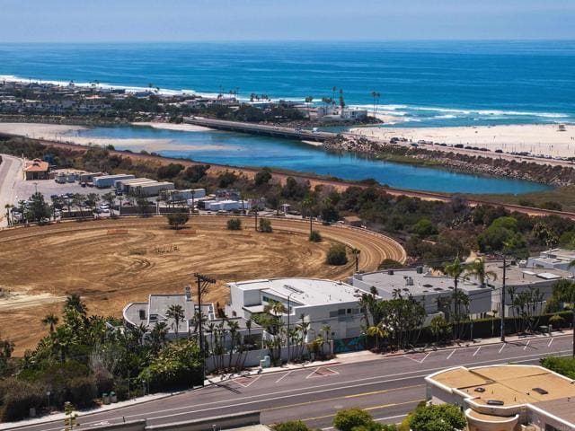 Building Photo - 121 Via De La Valle