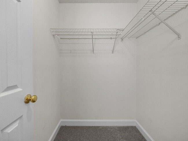 Building Photo - Freshly Renovated 2 BR, 2.5 BA Townhome Ce...