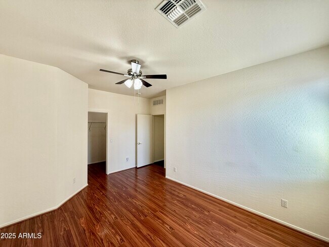 Building Photo - 3229 W Pleasant Ln