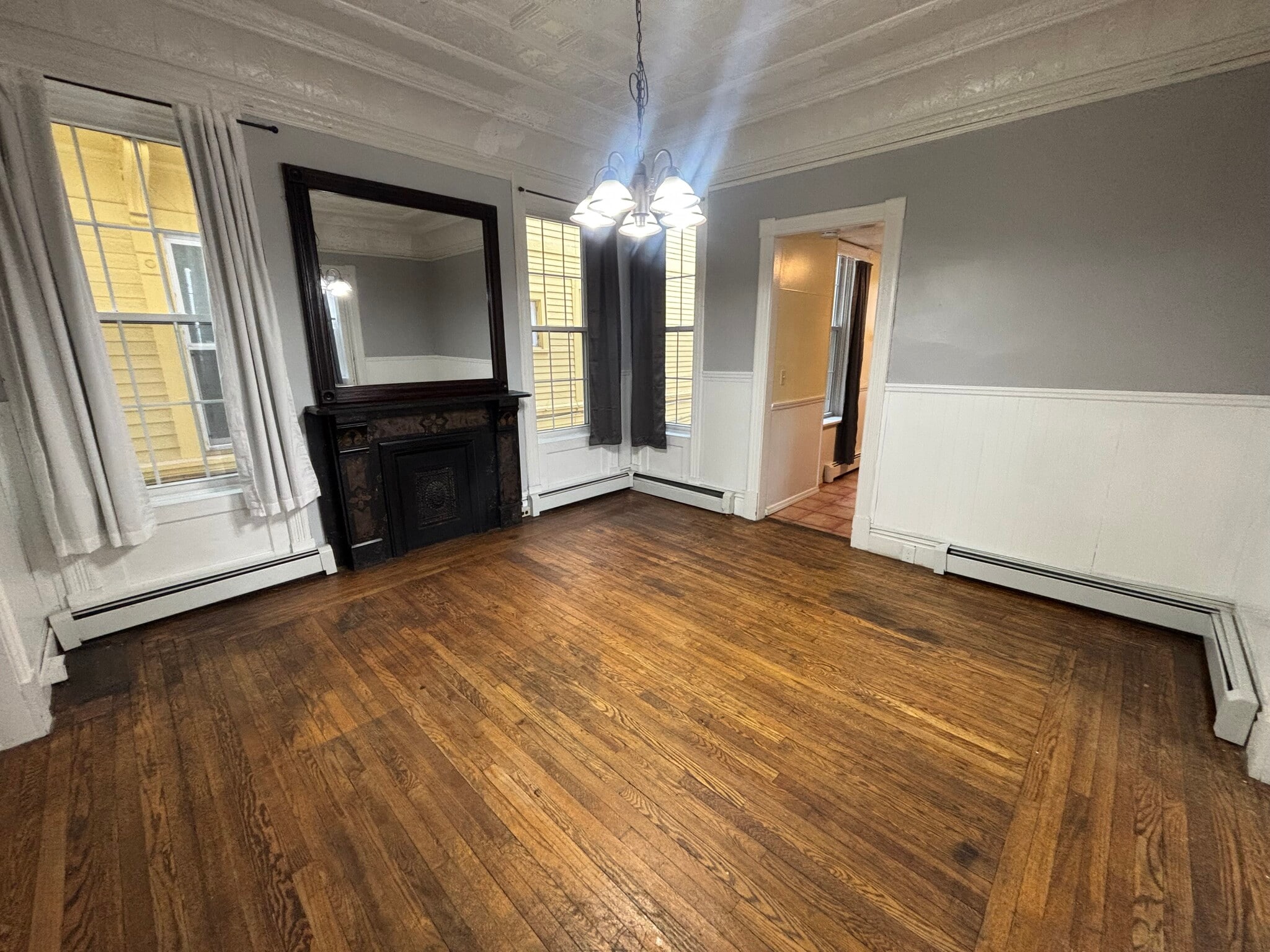 Building Photo - 203 Main St