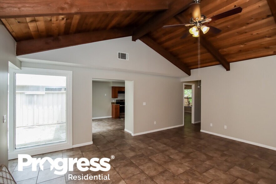 Building Photo - 225 Bayhead Dr