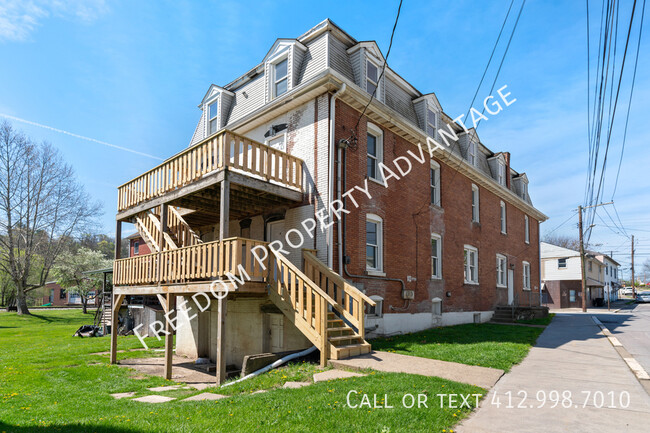 Building Photo - 10 Iron St