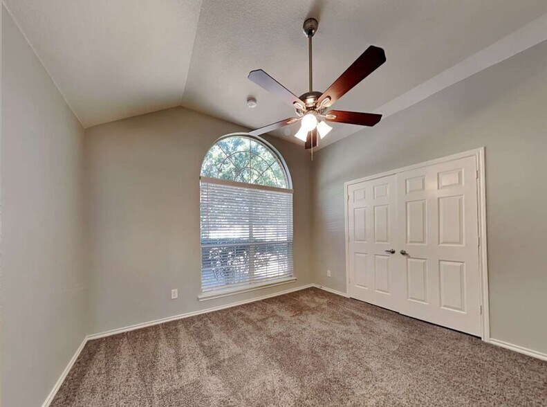 Building Photo - 2920 Crystal Way