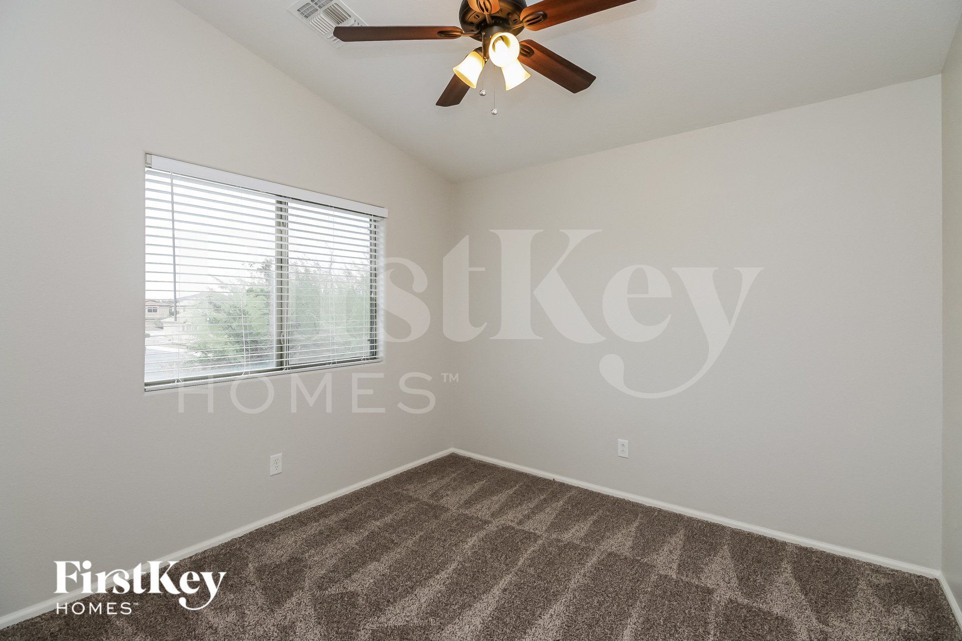 Building Photo - 284 W Jersey Way