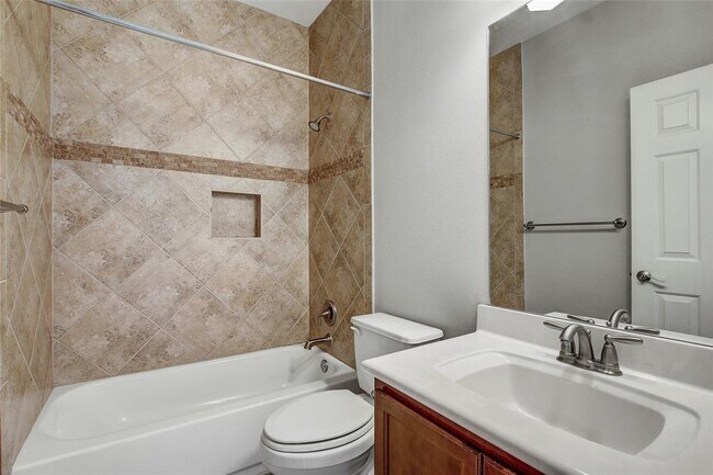 Building Photo - 512 Eberhart Ln