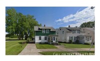 Building Photo - Nice 3 bedroom single family home with lar...