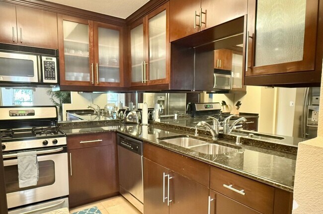 Building Photo - Meridian Luxury 1 Bed/1Bath Condo in Resort Style Community.