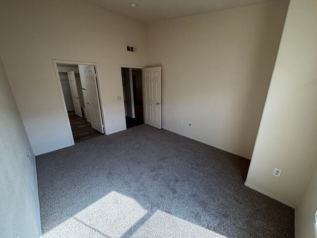 Building Photo - Fantastic 2Bed/2Bath Condo in Southwest Area