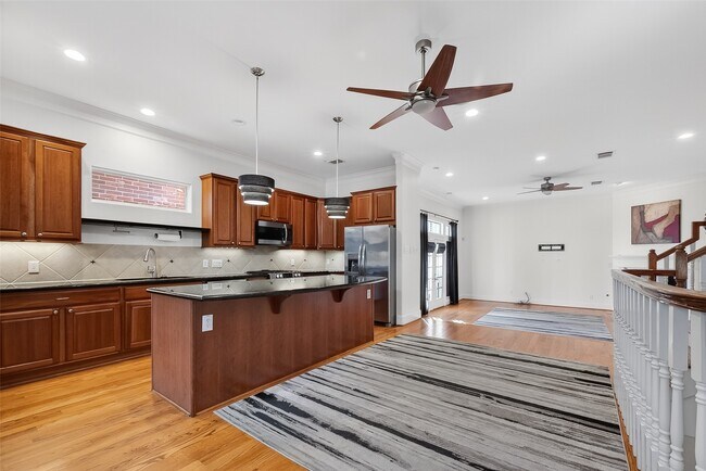 Building Photo - 1004 Stanford St