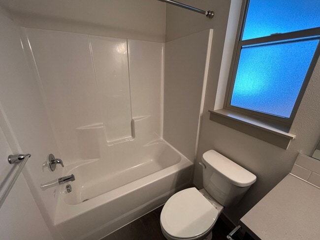 Building Photo - Newer 3 Bed/2 Bath Construction on Bend's Eastside - Cessna Drive