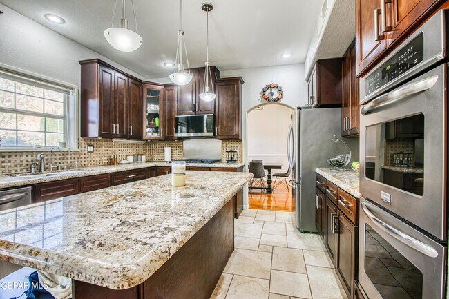 Building Photo - 6561 Isla Del Rey Dr