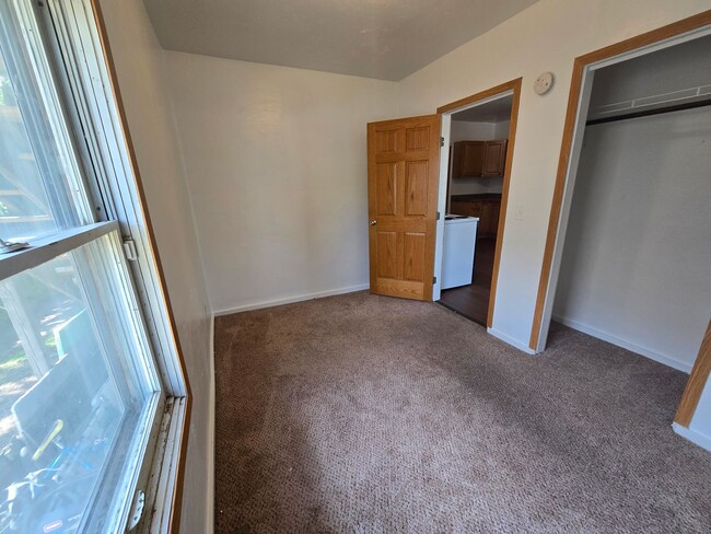 Building Photo - 1482 Elm St