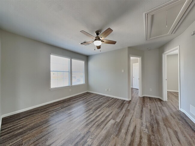 Building Photo - 21711 Falcongate Ct