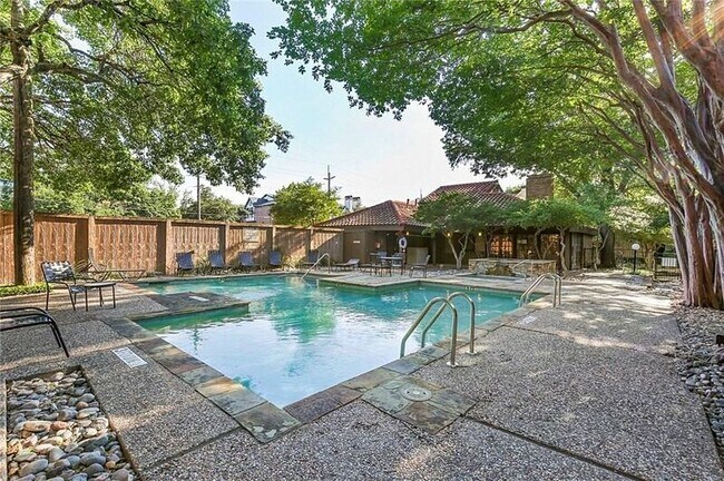 Building Photo - 4800 Northway Dr