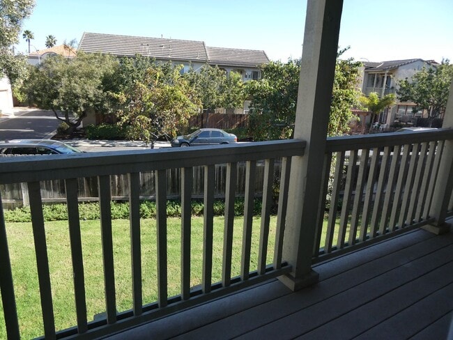 Building Photo - Autumn Glenn Large Two Story Home Near Sho...
