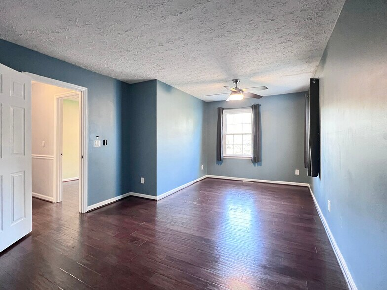 Building Photo - 109 Carmel Woods Ct