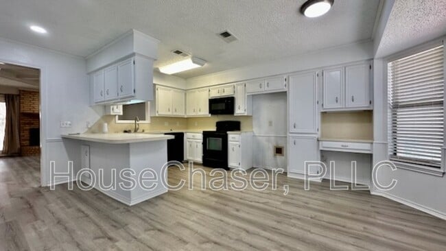 Building Photo - 6814 Hyden Ave