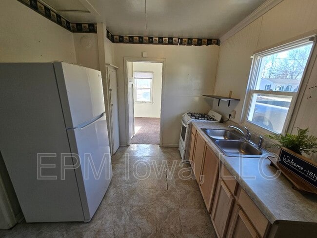 Building Photo - 158 S Roosevelt Rd