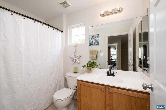Building Photo - 662 Holly Hill Dr