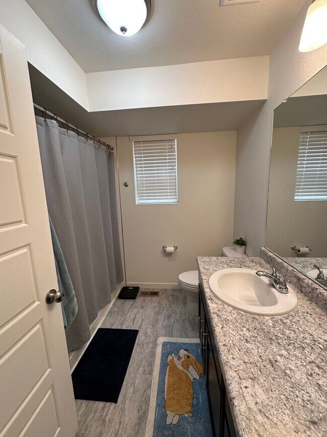 Building Photo - 4 br, 2.5 bath House - 6121 Ashmore Ln