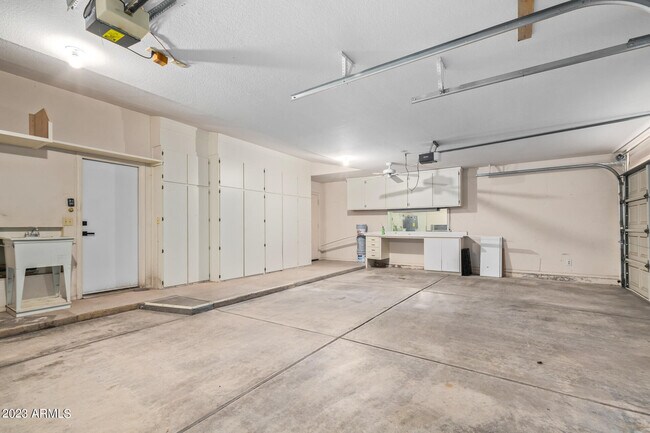 Building Photo - 4325 E Montgomery Rd