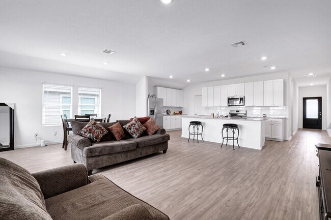 Building Photo - ***APPLICATION CURRENTLY UNDER REVIEW***Ca...