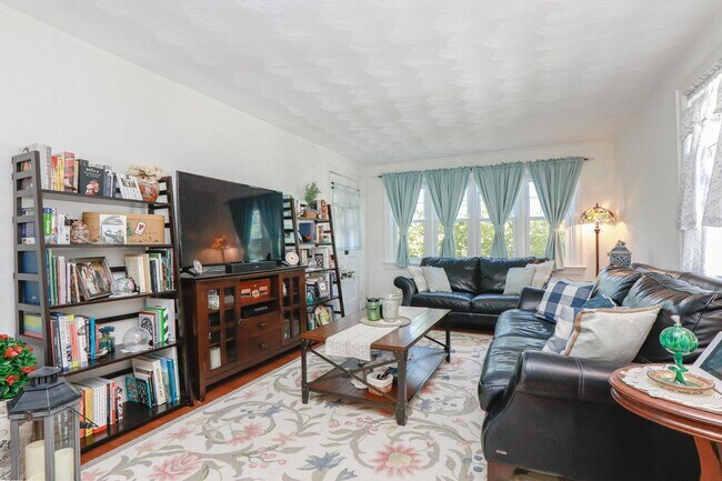 Building Photo - Beautiful Single Family Home in Willoughby Beach!!