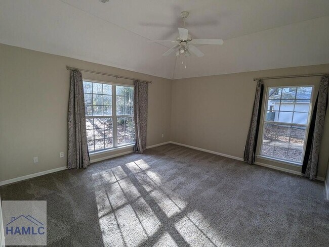 Building Photo - 550 Laurenburg Dr