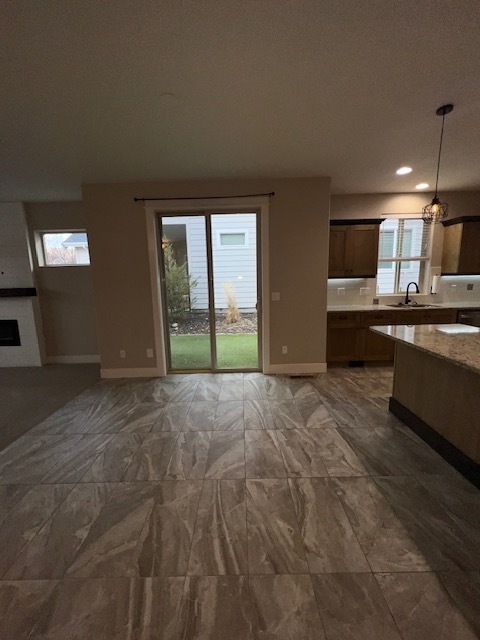 Building Photo - 4 Bed 2.5 Bath in Boise!