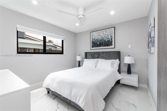 Building Photo - 21230 NE 25th Ct