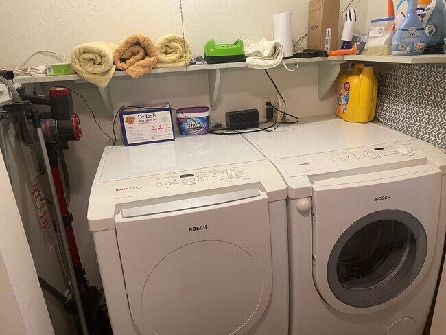 Building Photo - 1120 Aransas St