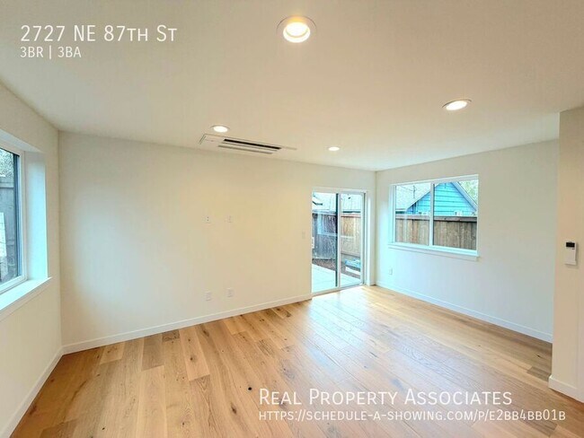 Building Photo - 2727 NE 87th St