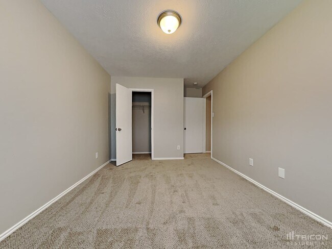 Building Photo - 33111 Cottonwood Bend