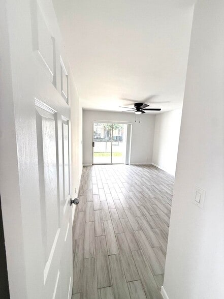 Building Photo - 6307 La Costa Dr