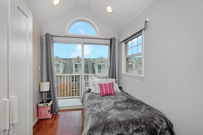 Building Photo - 454 Albany Ct