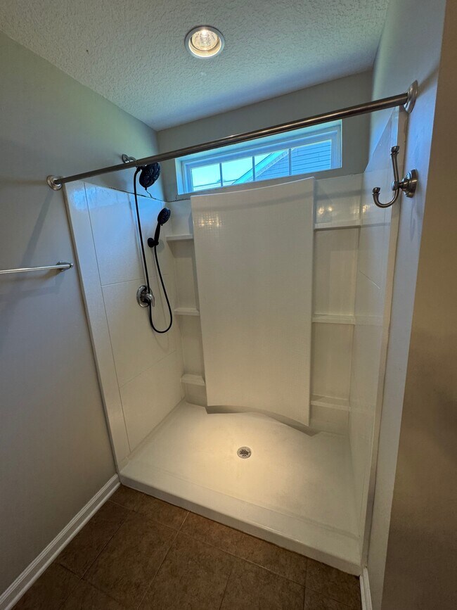 Building Photo - 661 Old Castle Loop