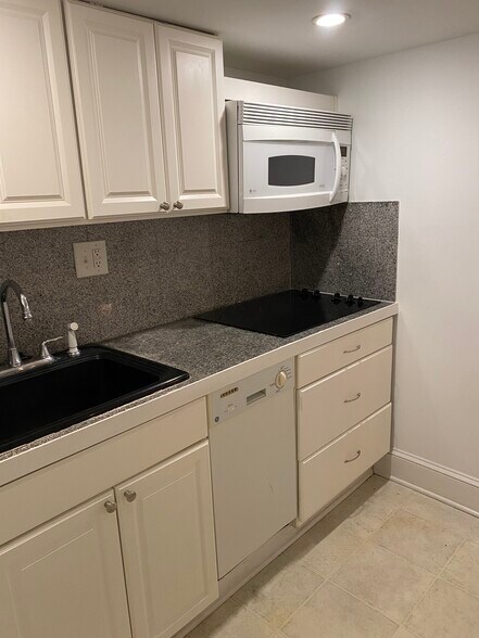 Kitchen (photo 1) - 5044 Klingle St NW