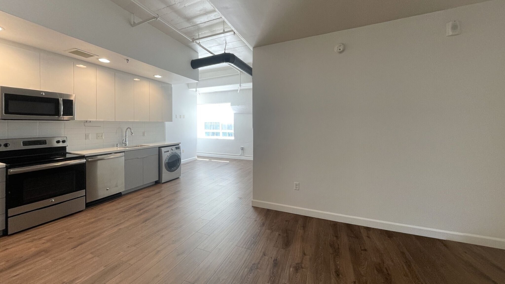 Building Photo - 3550 W 6th St