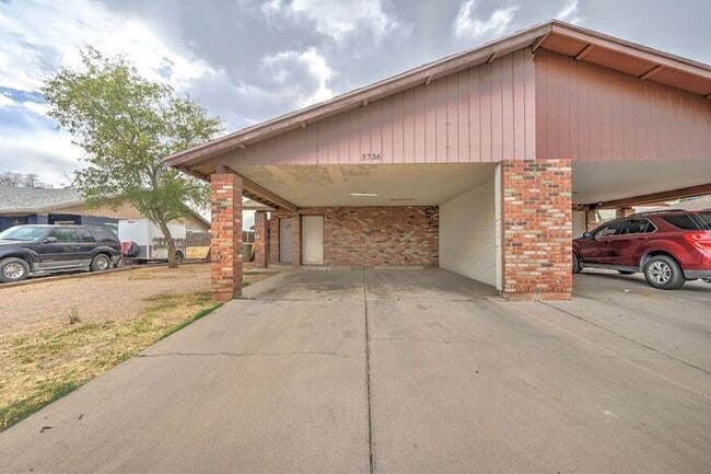 Building Photo - READY TO TOUR NOW! Adorable 2 Bath 1 Bed Home in Glendale