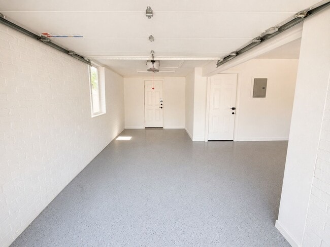Building Photo - *** Near Domain * Stunning 5 Bedroom 4 Bath House with Garage * Fully Furnished * Designer Decora...